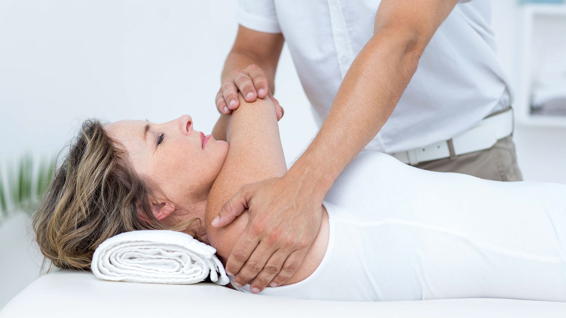 Manuelle Behandlung zum Ausgleich von Blockaden mit cranisacraler Osteopathie | Volkher Albrecht, Stuhr